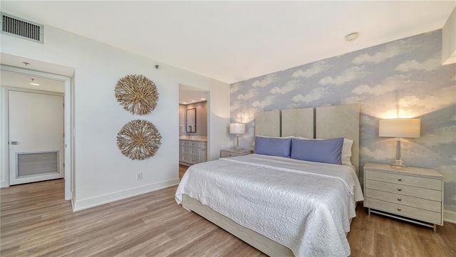 1930 HARBOURSIDE DRIVE 122, Longboat Key, FL 34228