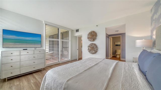 1930 HARBOURSIDE DRIVE 122, Longboat Key, FL 34228