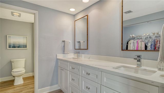 1930 HARBOURSIDE DRIVE 122, Longboat Key, FL 34228
