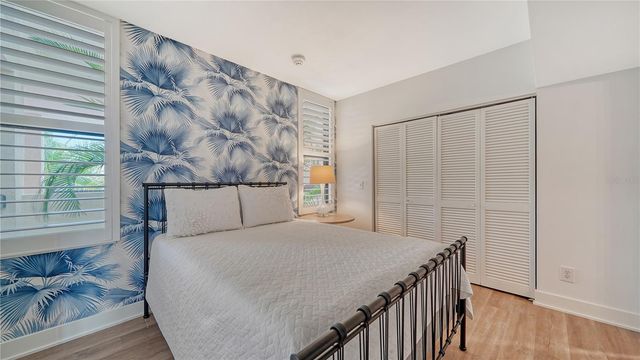 1930 HARBOURSIDE DRIVE 122, Longboat Key, FL 34228