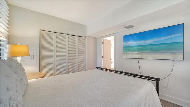 1930 HARBOURSIDE DRIVE 122, Longboat Key, FL 34228