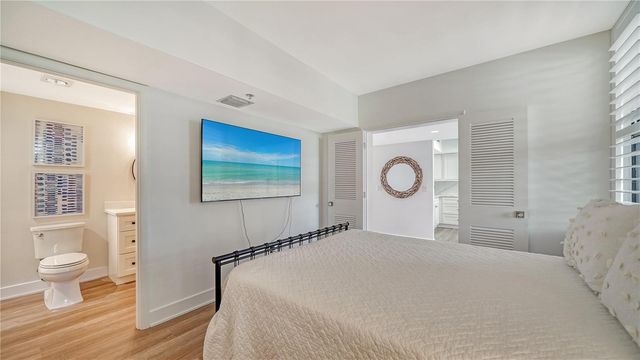 1930 HARBOURSIDE DRIVE 122, Longboat Key, FL 34228