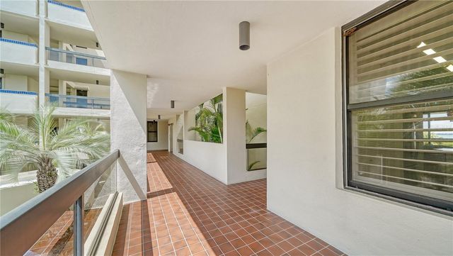 1930 HARBOURSIDE DRIVE 122, Longboat Key, FL 34228