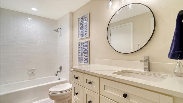 1930 HARBOURSIDE DRIVE 122, Longboat Key, FL 34228