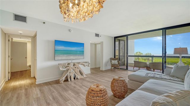 1930 HARBOURSIDE DRIVE 122, Longboat Key, FL 34228