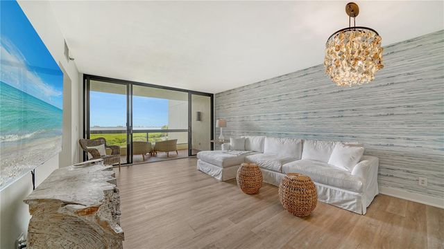 1930 HARBOURSIDE DRIVE 122, Longboat Key, FL 34228