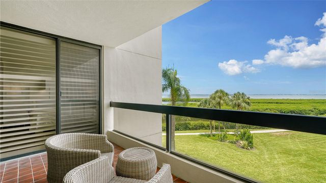 1930 HARBOURSIDE DRIVE 122, Longboat Key, FL 34228