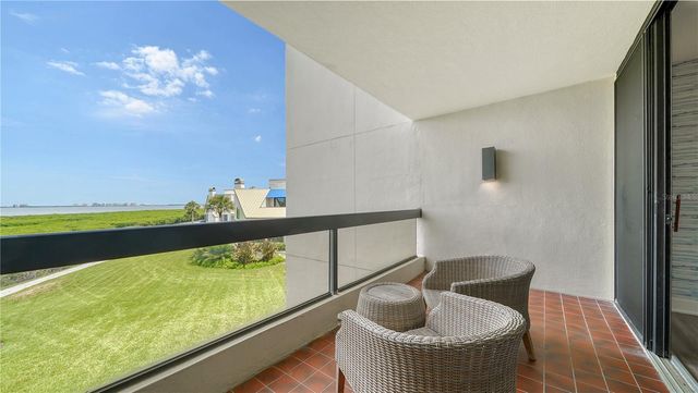 1930 HARBOURSIDE DRIVE 122, Longboat Key, FL 34228