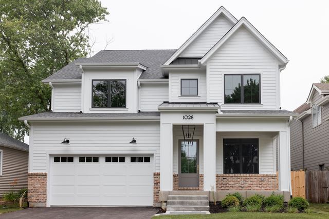 905 N Webster Street, Naperville, IL 60563