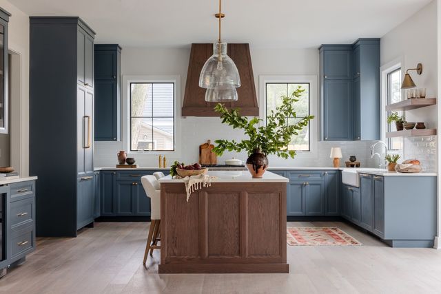 905 N Webster Street, Naperville, IL 60563