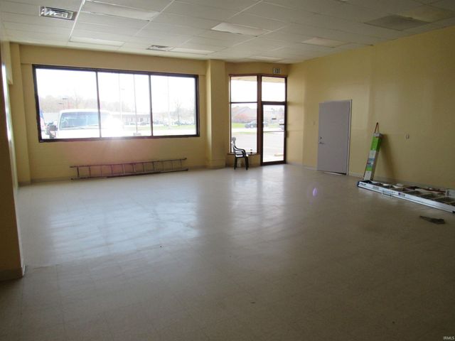 1905 N Wayne Street, Angola, IN 46703