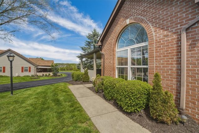 106 Barrington DRIVE, Collier Twp, PA 15071