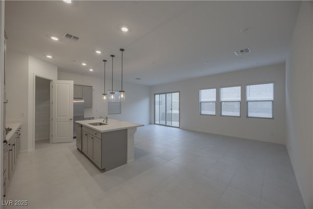 95 Silver Run Lane, Las Vegas, NV 89138