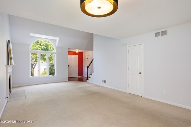 10928 Fairway Pointe Dr, Louisville, KY 40241