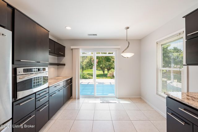 10928 Fairway Pointe Dr, Louisville, KY 40241
