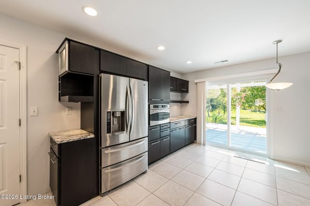 10928 Fairway Pointe Dr, Louisville, KY 40241