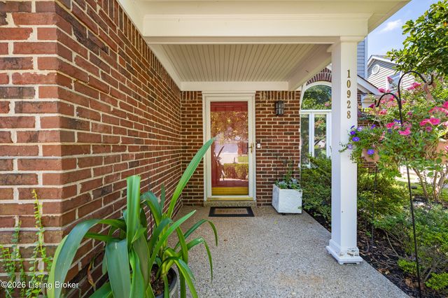 10928 Fairway Pointe Dr, Louisville, KY 40241