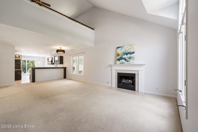 10928 Fairway Pointe Dr, Louisville, KY 40241