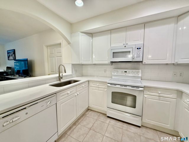 2590 Gold Star Highway 110, Groton, CT 06355