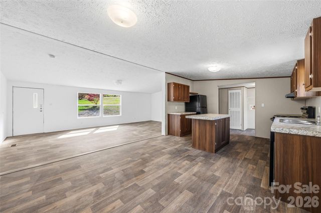 45 Alan Retreat Road, Hendersonville, NC 28792