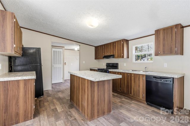 45 Alan Retreat Road, Hendersonville, NC 28792