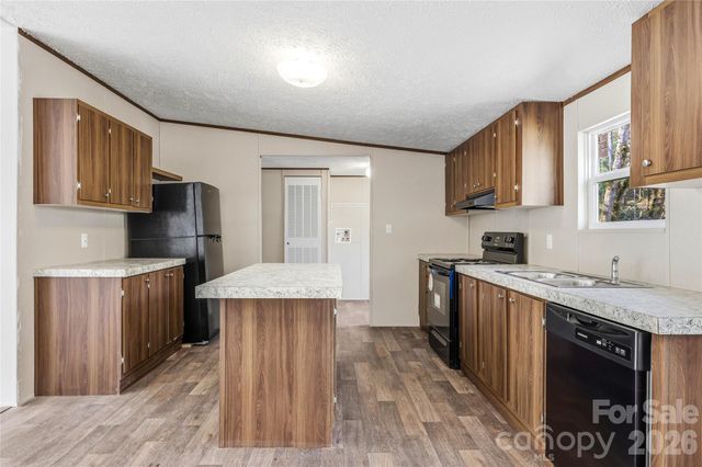 45 Alan Retreat Road, Hendersonville, NC 28792