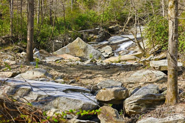 45 Alan Retreat Road, Hendersonville, NC 28792