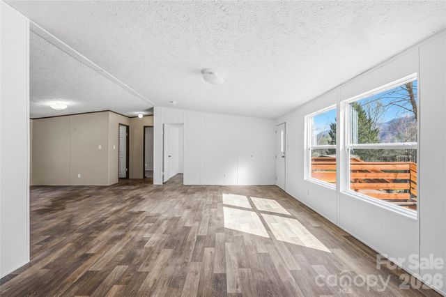 45 Alan Retreat Road, Hendersonville, NC 28792