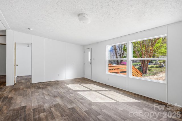 45 Alan Retreat Road, Hendersonville, NC 28792