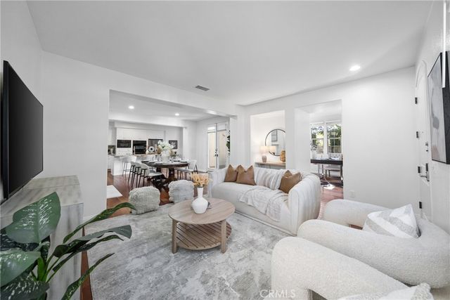 26 Twin Gables, Irvine, CA 92620