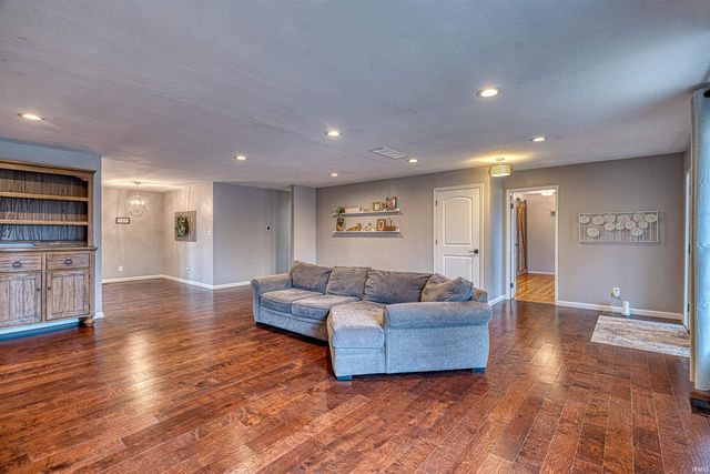 212 E Berkeley Avenue, Evansville, IN 47711