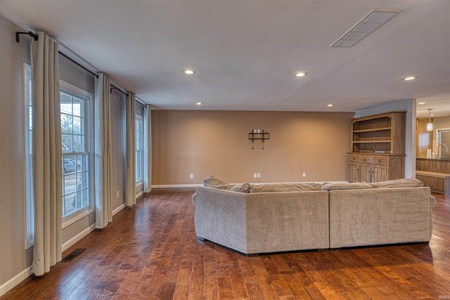 212 E Berkeley Avenue, Evansville, IN 47711