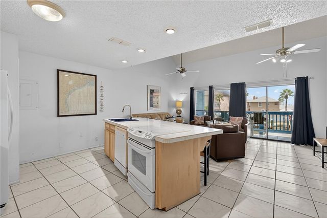 14434 E Cabana St 215, Corpus Christi, TX 78418