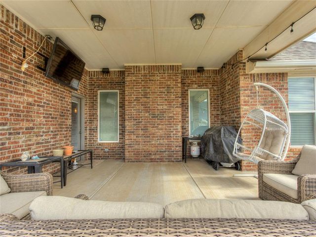 11521 NW 107th Street, Yukon, OK 73099