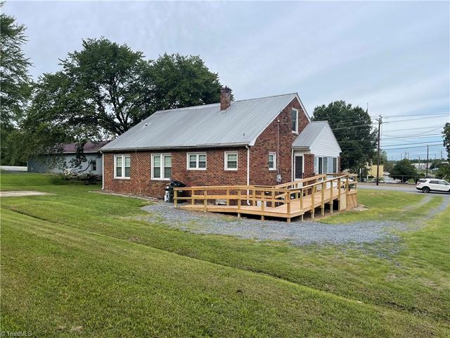 2419 S Fayetteville Street, Asheboro, NC 27205