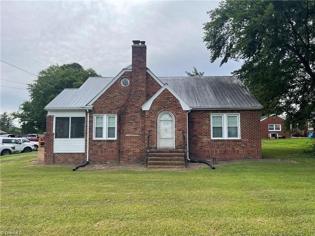 2419 S Fayetteville Street, Asheboro, NC 27205