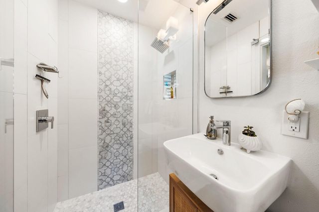 140 HIGHLAND AVENUE, Dunedin, FL 34698