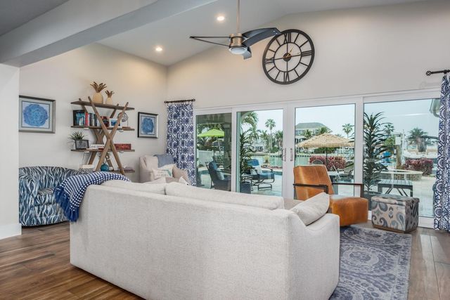 11400 8TH STREET E, Treasure Island, FL 33706
