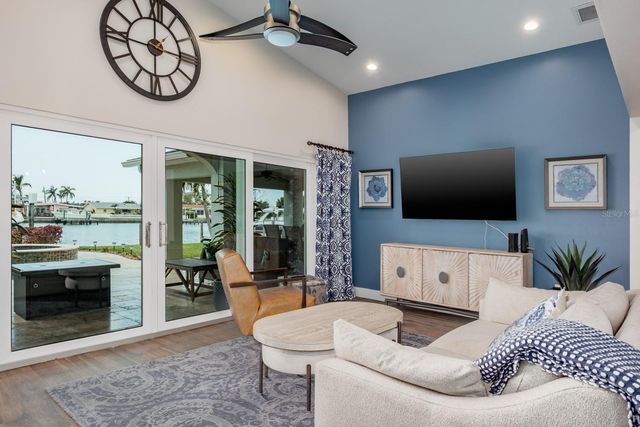 11400 8TH STREET E, Treasure Island, FL 33706