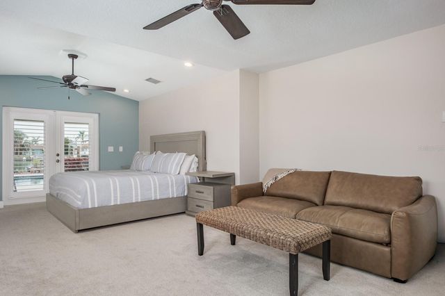 11400 8TH STREET E, Treasure Island, FL 33706