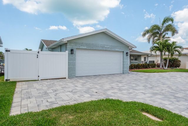 11400 8TH STREET E, Treasure Island, FL 33706