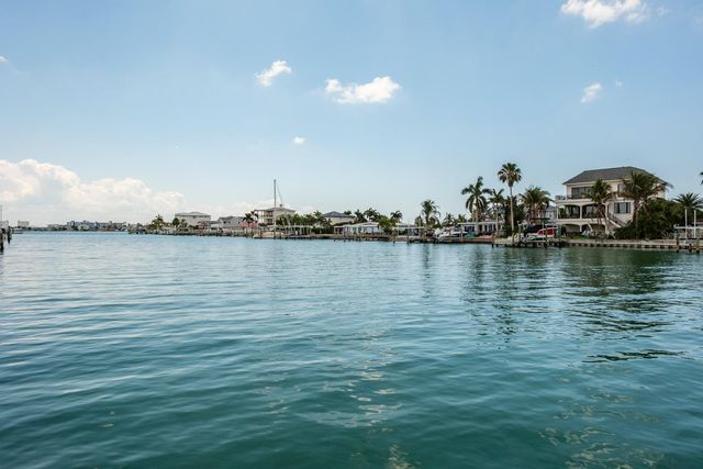 11400 8TH STREET E, Treasure Island, FL 33706