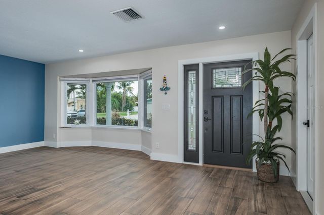 11400 8TH STREET E, Treasure Island, FL 33706