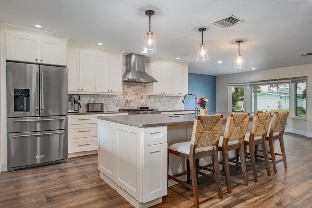 11400 8TH STREET E, Treasure Island, FL 33706