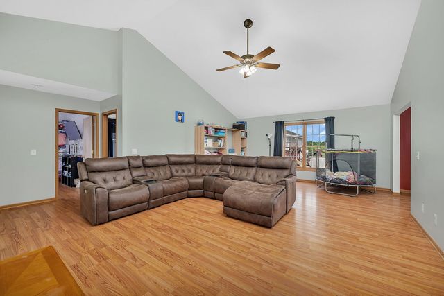 22954 McGuire Road, Wilmington, IL 60481