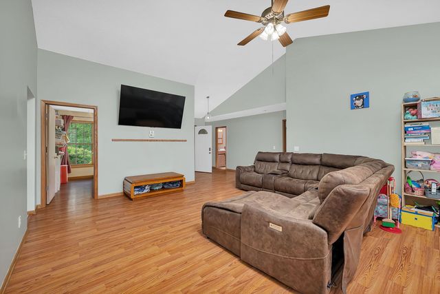 22954 McGuire Road, Wilmington, IL 60481