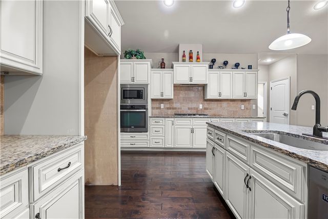 2393 N WaterWay Drive, Fayetteville, AR 72704