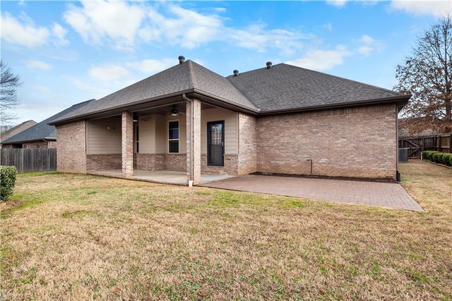 2393 N WaterWay Drive, Fayetteville, AR 72704