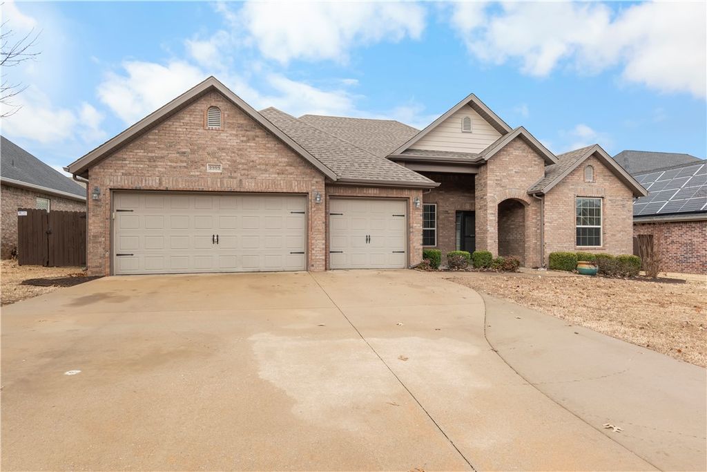 2393 N WaterWay Drive, Fayetteville, AR 72704