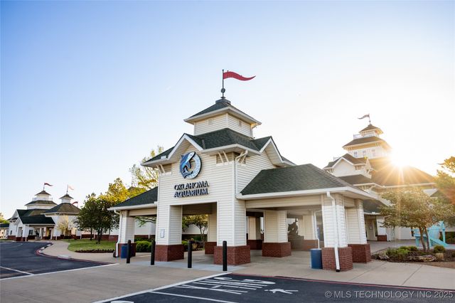 12937 S 21st Place E, Jenks, OK 74037